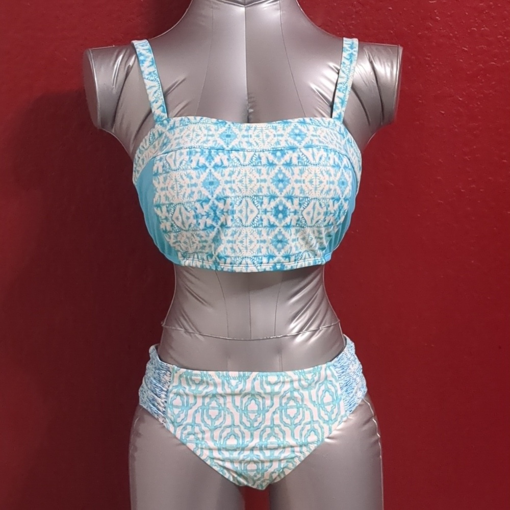 Cabana Life Blue Turquoise/ White Bikini Top with UPF 50 + Protection Size. XS/S